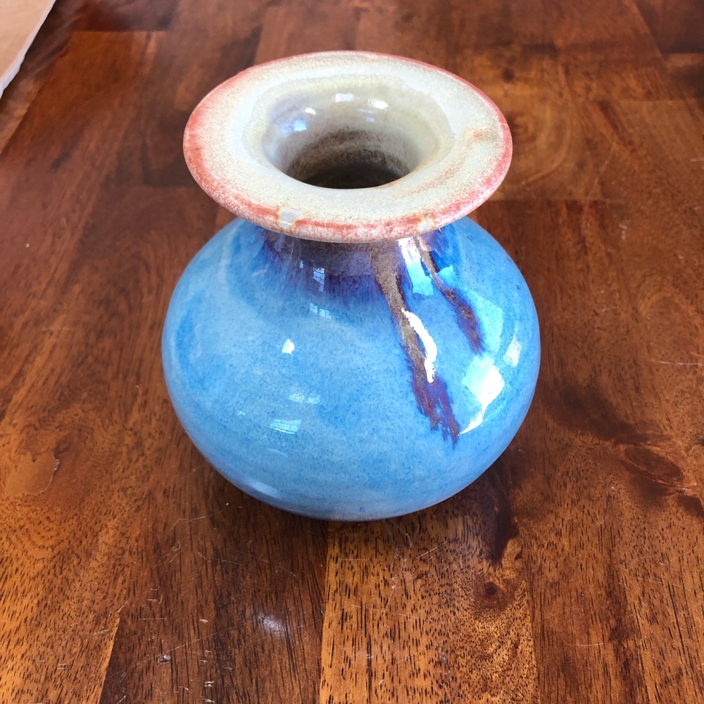 🧳Pretty turquoise ceramic vase💙🧳